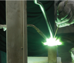 溶接加工作業風景